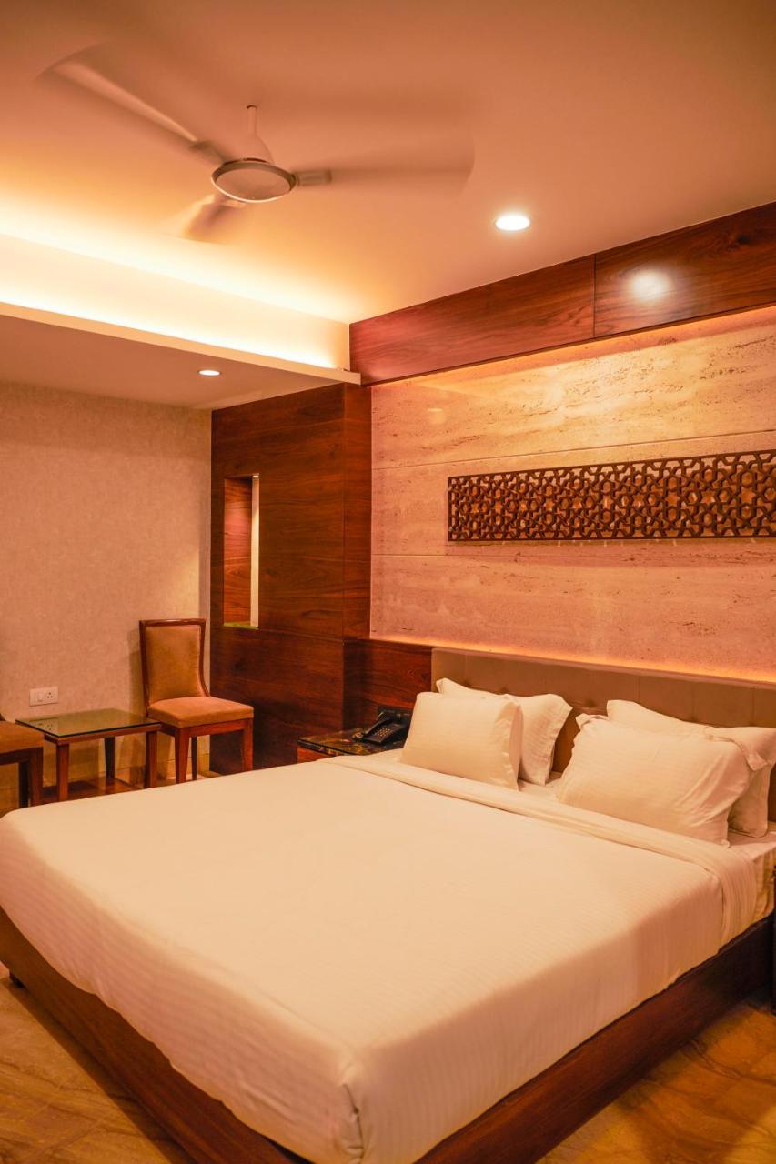 The Atithi Niwas Hotel Indore Buitenkant foto