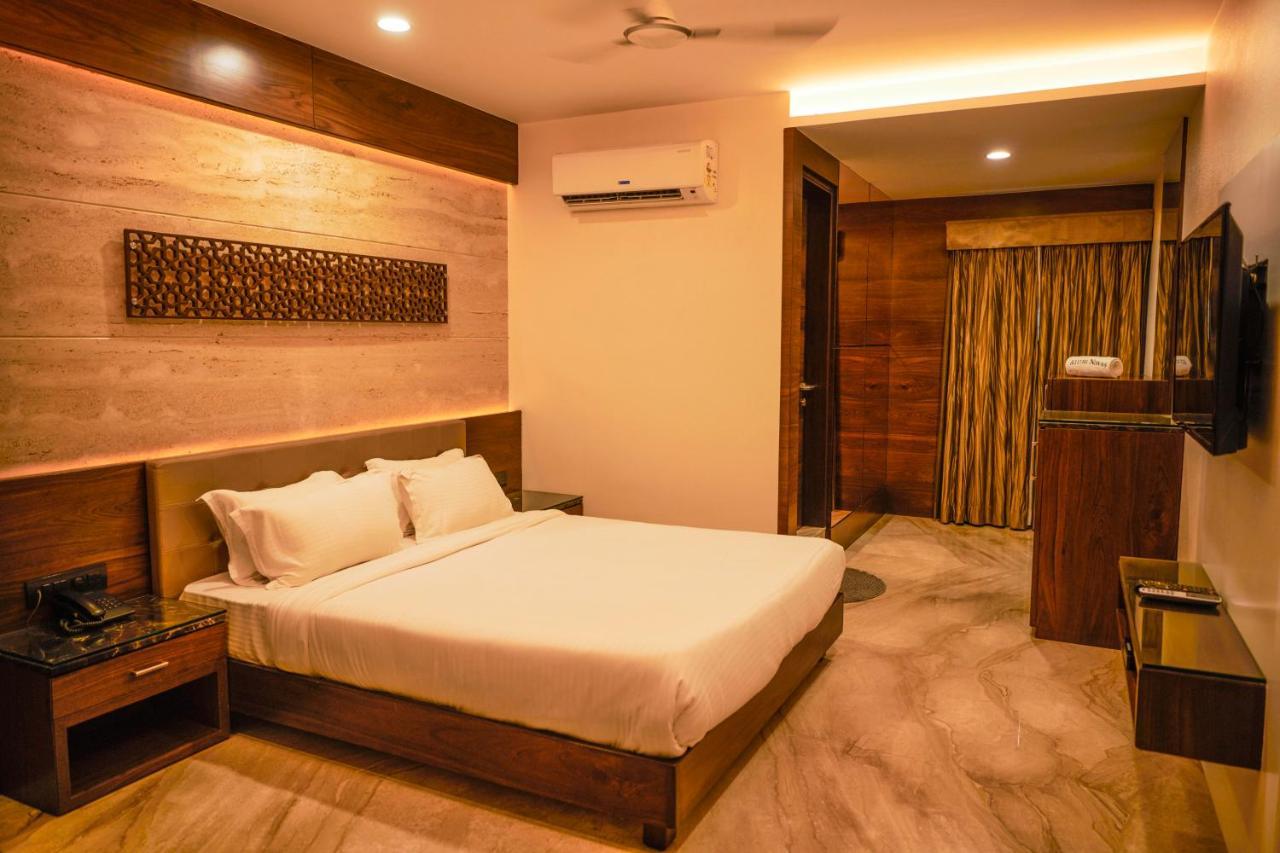 The Atithi Niwas Hotel Indore Buitenkant foto