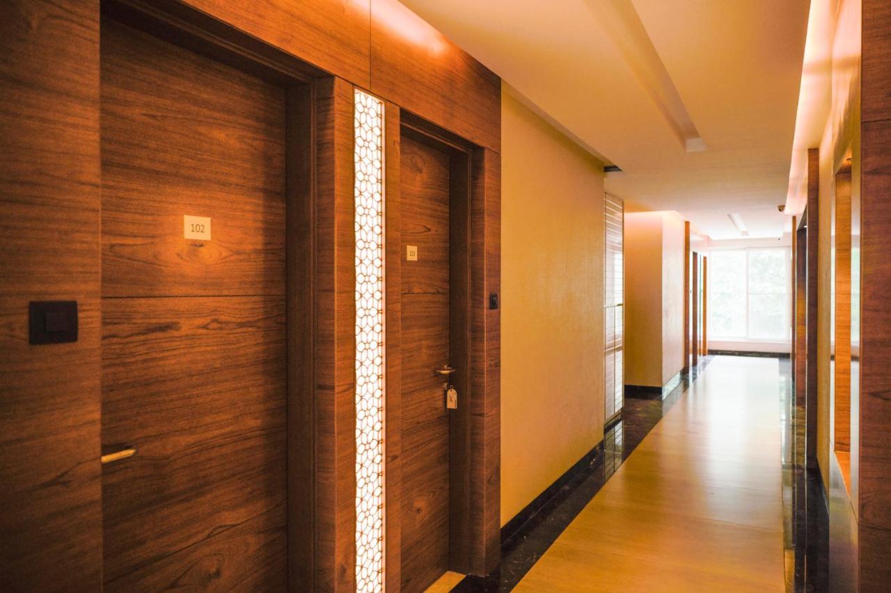 The Atithi Niwas Hotel Indore Buitenkant foto