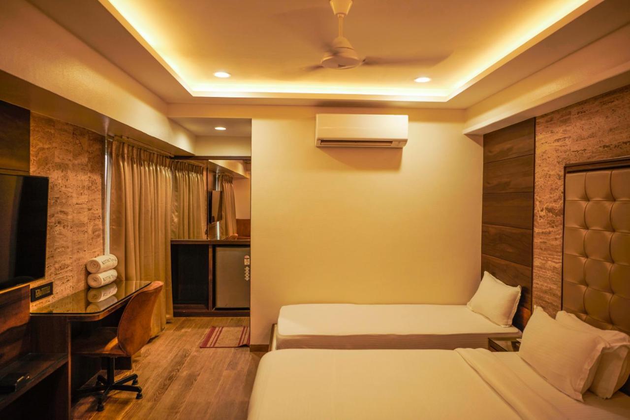 The Atithi Niwas Hotel Indore Buitenkant foto