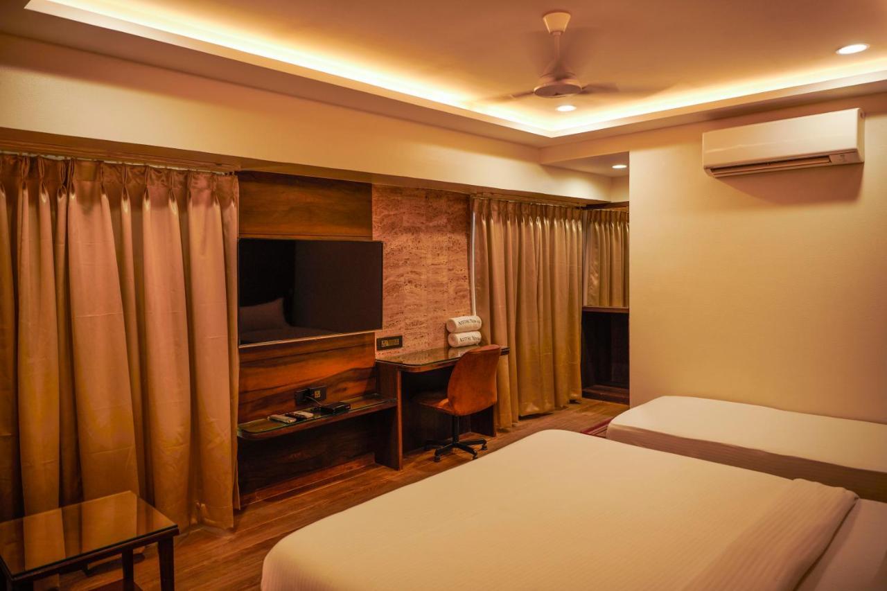 The Atithi Niwas Hotel Indore Buitenkant foto