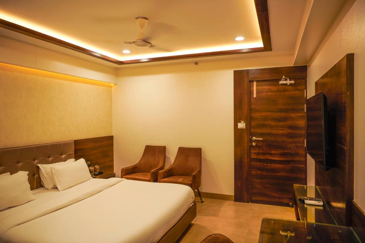 The Atithi Niwas Hotel Indore Buitenkant foto